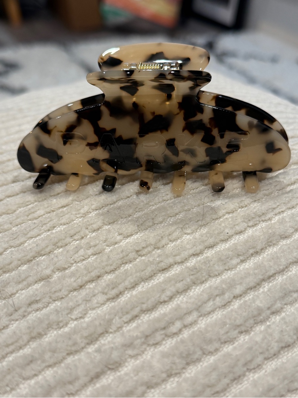 NWT PARKE Light Tortoise Claw Clip | Oversized Hair Clip | Tortoiseshell - Picture 4 of 16